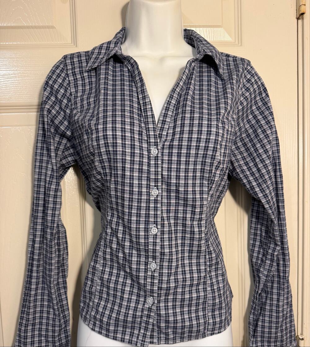 hollister women’s medium blue plaid fitted button down tie back shirt